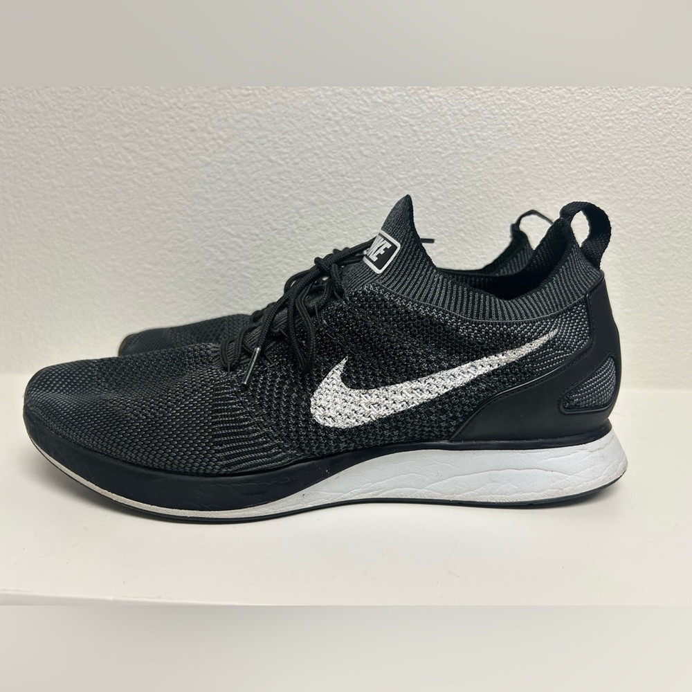 Nike Mariah Flyknit Racer Black White Mens Size 12  Running Shoe No Insoles